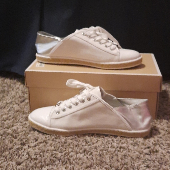 Michael Kors Sneakers - Picture 1 of 3